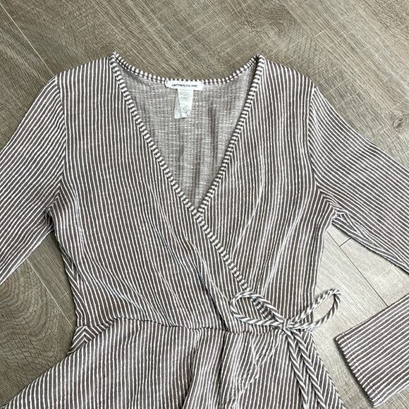 CAUTION TO THE WIND Striped Wrap Around Long Sleeve V-Neck Blouse Women’s Size M - Picture 6 of 7